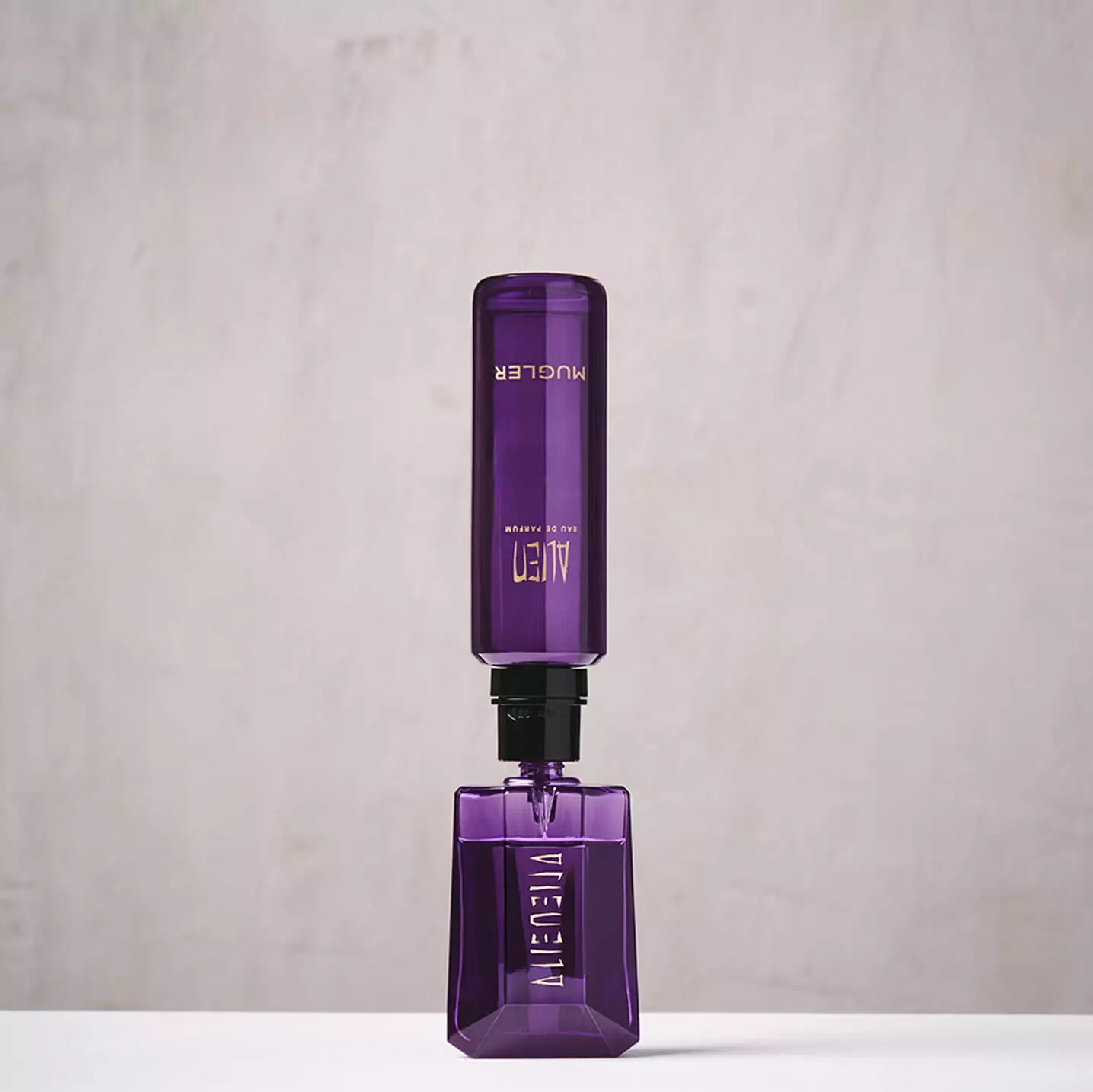 Purple Mugler Alien Eau de Parfum refillable bottle positioned vertically for the Mugler Fountain service.