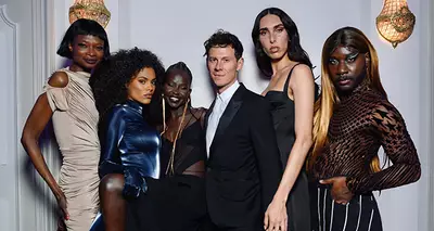 MUGLER ASSISTE AU GALA DE CHARITÉ ORGANISÉ PAR BABETH DJIAN
