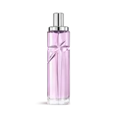 Nouvelle photo de produit de Starlicious Berry Licorice, mettant en vedette un flacon cristallin rempli d’un jus rose pâle qui capture la lumière estivale dans une étoile filante sculptée, dont les facettes brillent intensément sous un élégant capuchon argenté.