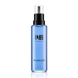 Flacon rechargeable bleu d’eau de toilette A*Men avec bouchon de vaporisation noir sur fond blanc.