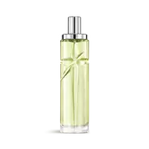 Nouvelle photo de produit de Starlicious Pistachio Praline, mettant en vedette un flacon cristallin rempli d’un jus vert pâle qui capture la lumière estivale dans une étoile filante sculptée, dont les facettes brillent intensément sous un élégant capuchon argenté.